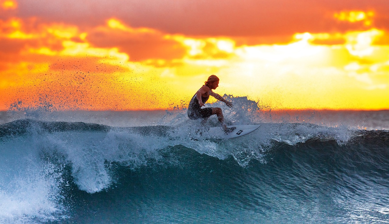 Surfing at Weligama, Sri Lanka: localhi