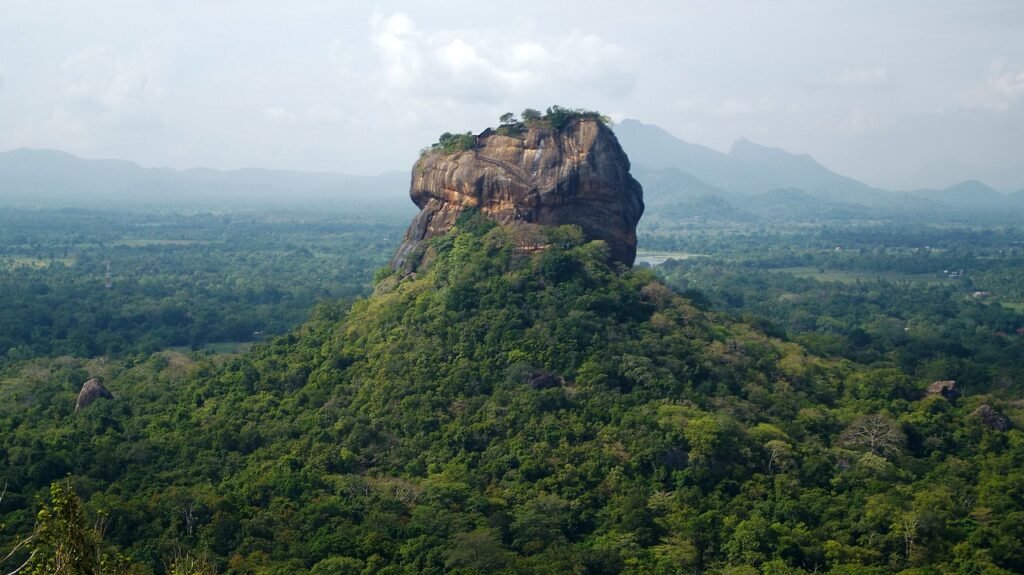 Sigiriya Pidurangala Lion Rock, Sri Lanka: localhi